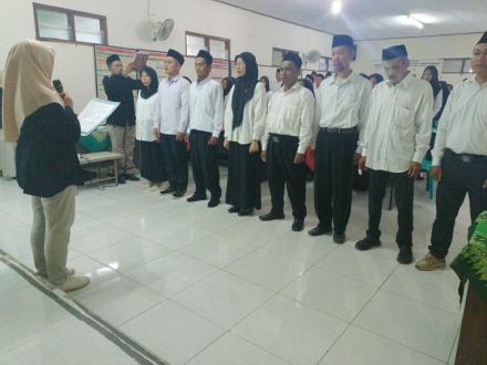 KETUA PPS BADAMITA LANTIK 56 ANGGOTA KPPS PEMILUKADA 2024